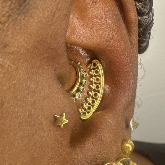 Kiwi diamond threaded 14k yellow gold Vishnu arch - Picture 4 of 4